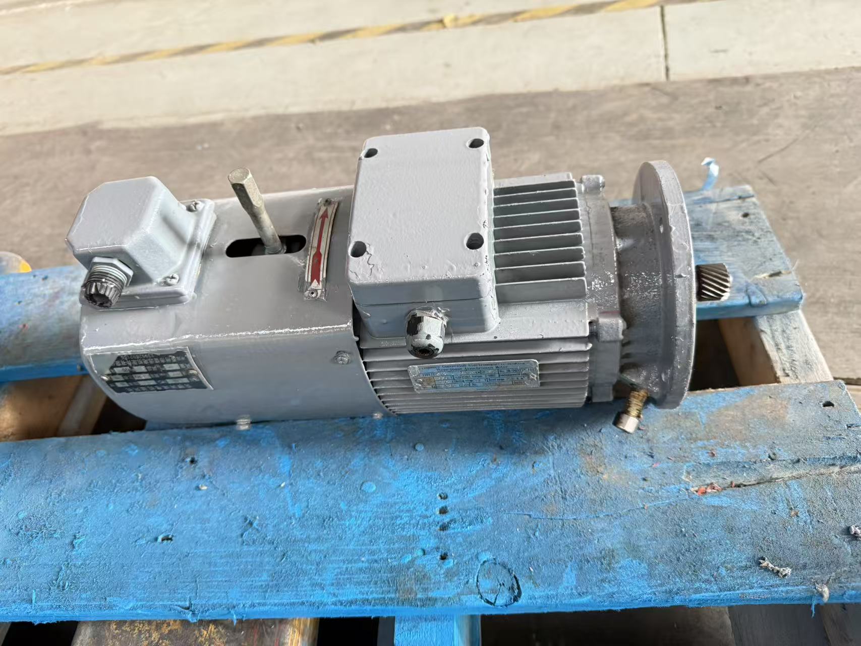 25D297 YVFEJ2系列变频调速专用三相电机 802机座 极数4